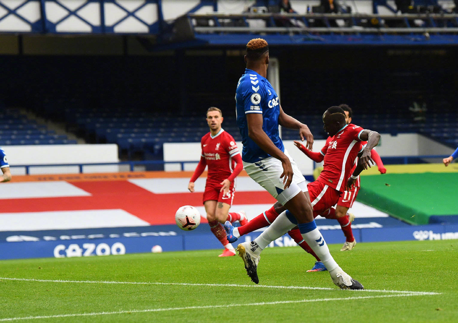 仅引发了足 仅引发了足